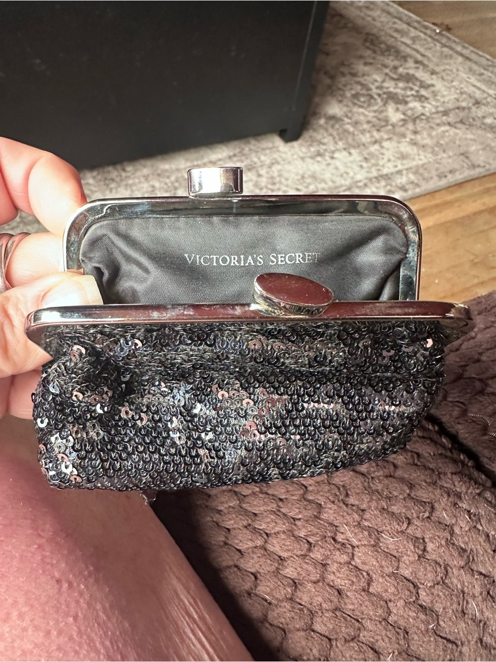 Victoria's Secret Black Sequin Kiss-Lock Coin Purse - Picture 2 of 3